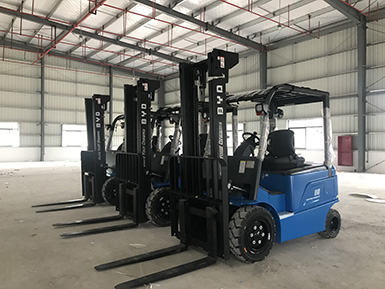 感謝蔡總的大力支持，再次購買3+1臺比亞迪叉車，祝：生意興??！