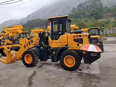 恭喜羅總喜提新車，山宇裝載機940走起，山宇重工，助您成功！